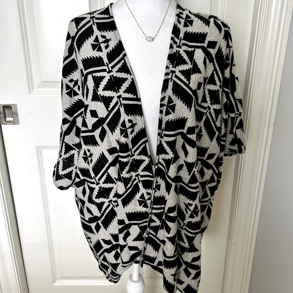 Black & White Pattern Versatile Wrap Jacket For J… - image 2